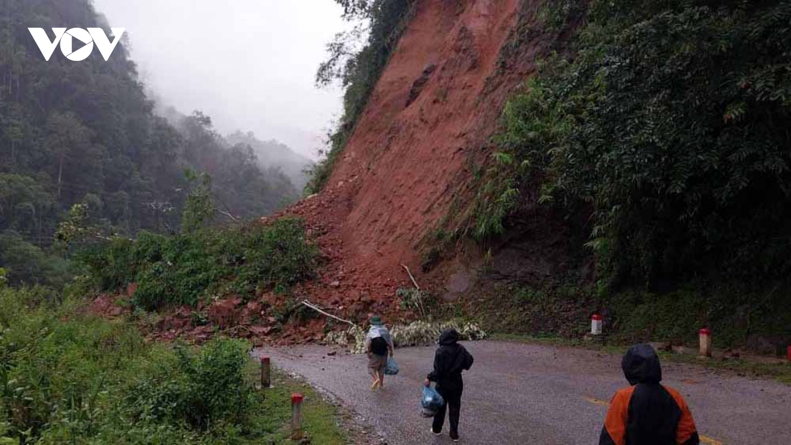 Mưa lũ gây sạt lở, ách tắc giao thông cục bộ tại Lai Châu