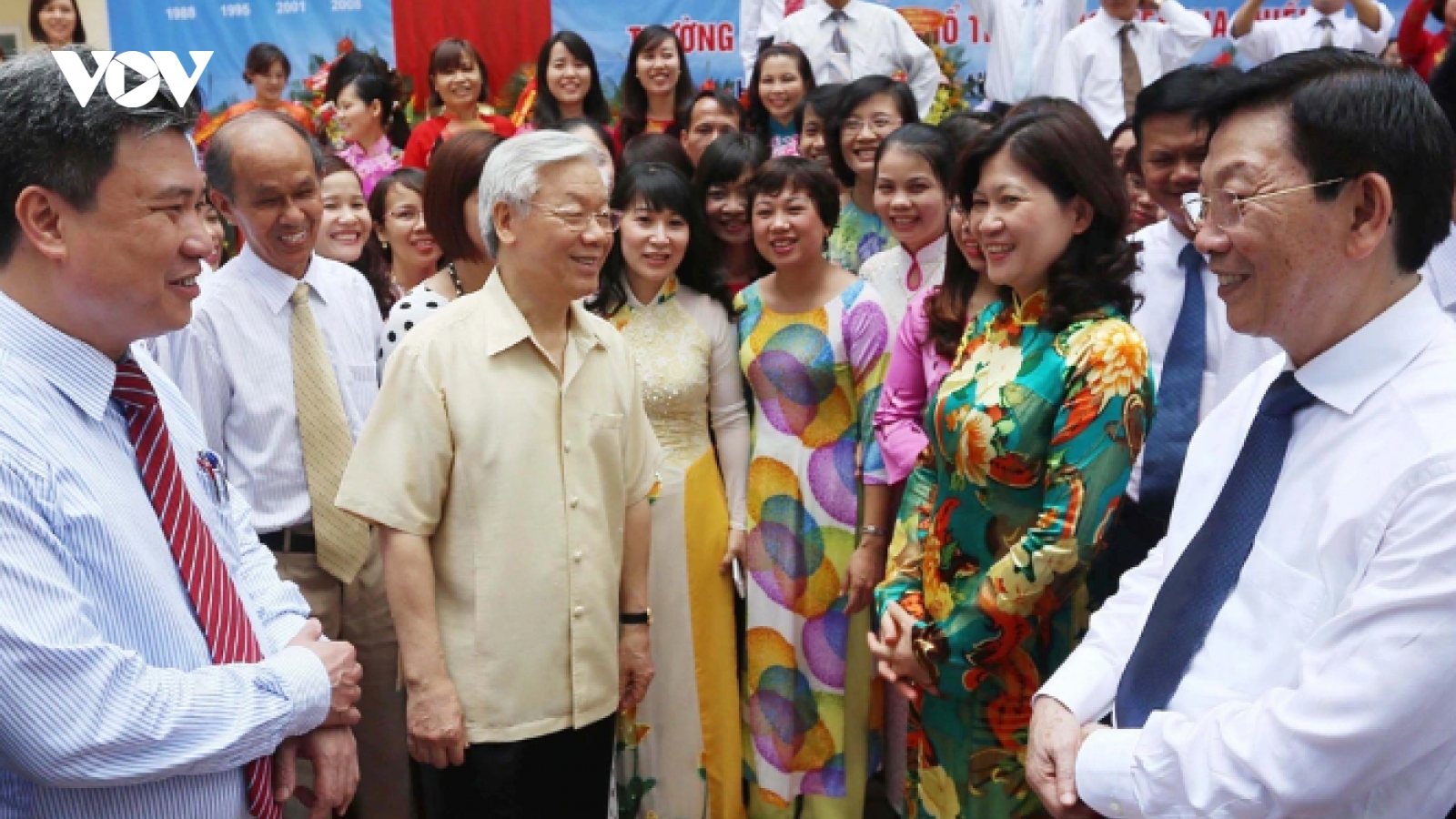 Tổng Bí thư Nguyễn Phú Trọng: Thưa thầy cô, em xin được dự với tư cách là cựu học sinh