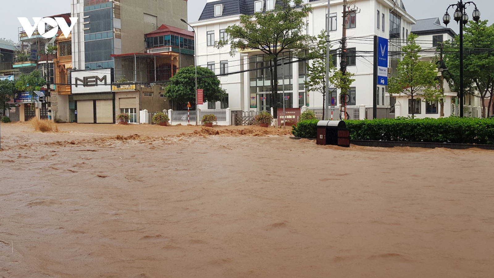 Chủ tịch UBND tỉnh Sơn La yêu cầu kiểm tra, đánh giá nguyên nhân ngập lụt tại TP Sơn La