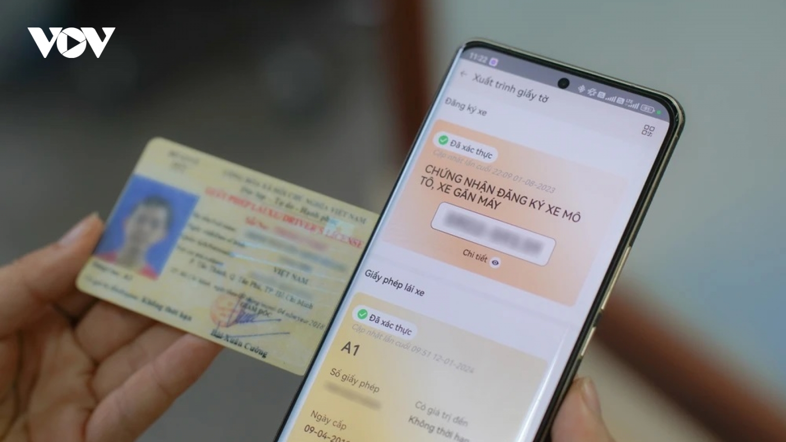 Làm thế nào để xem giấy phép lái xe bị tạm giữ trên VneID?