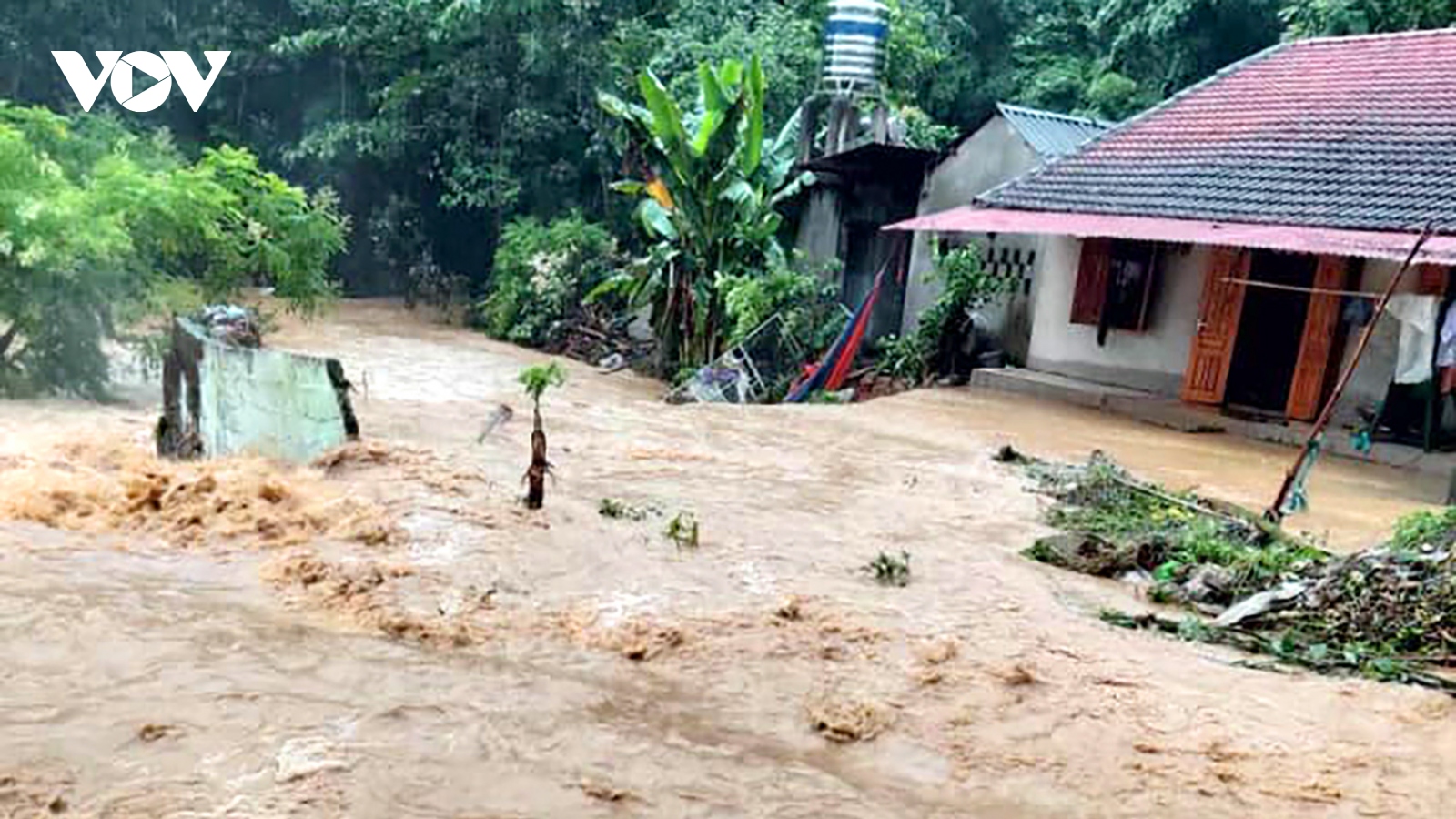 Mưa lũ kéo dài khiến nhiều xã ở Lạng Sơn bị ngập lụt, bị cô lập