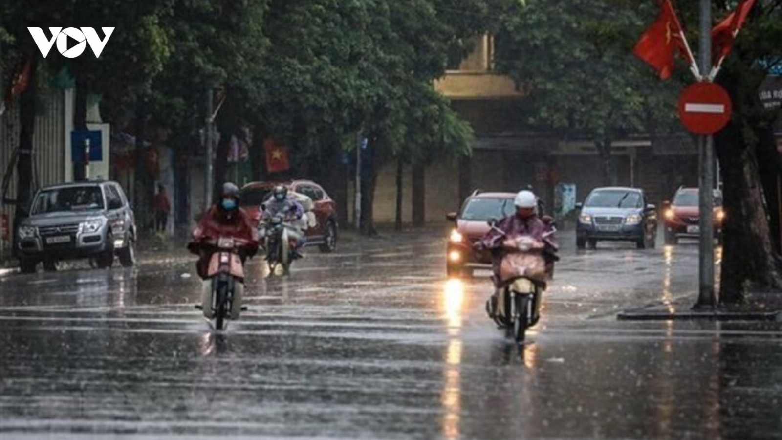 Thời tiết ngày 1/8: Thủ đô Hà Nội có mưa rào và dông rải rác