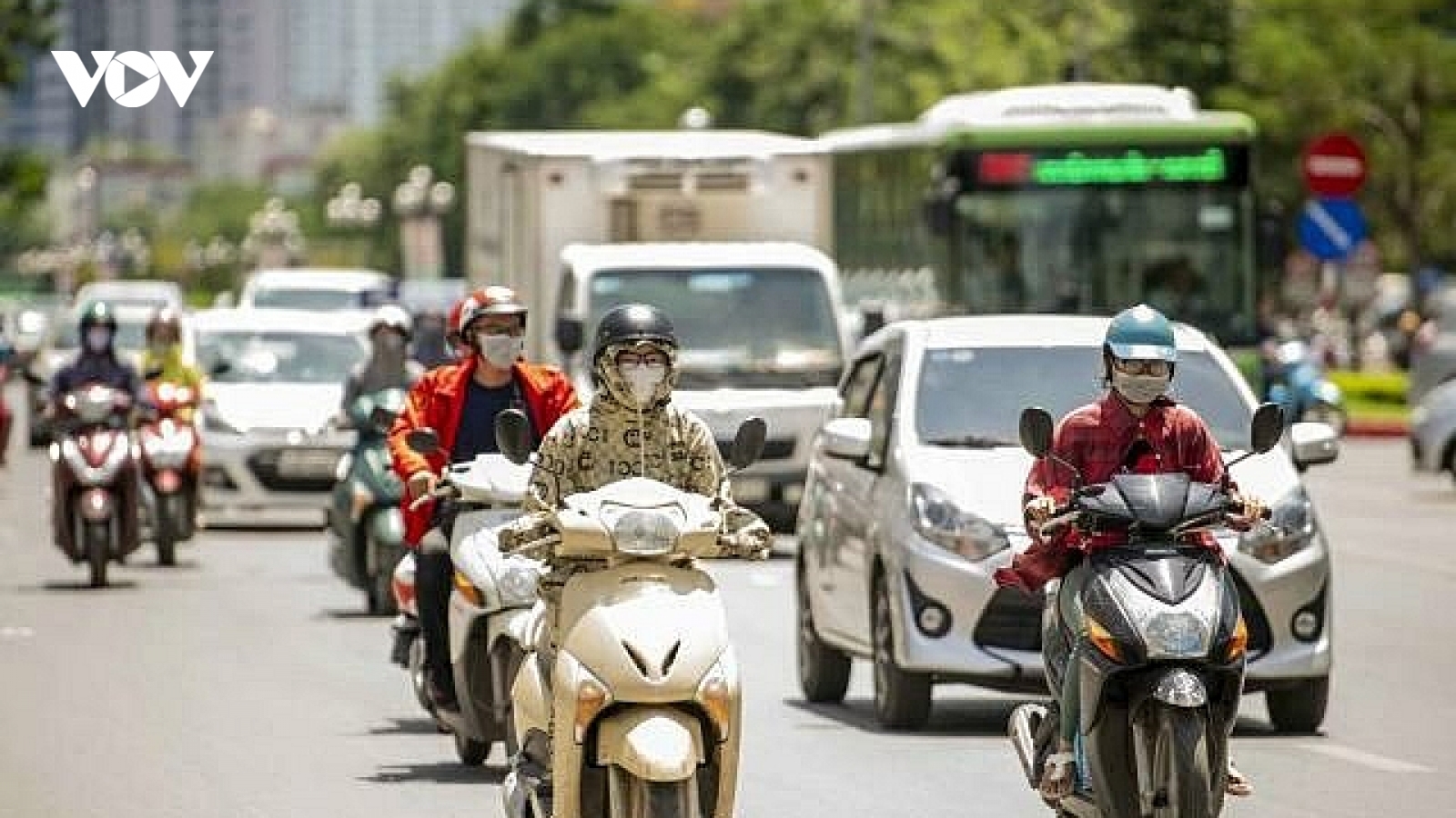 Thời tiết ngày 12/7: Hà Nội ngày nắng nóng, chiều tối và đêm có mưa dông