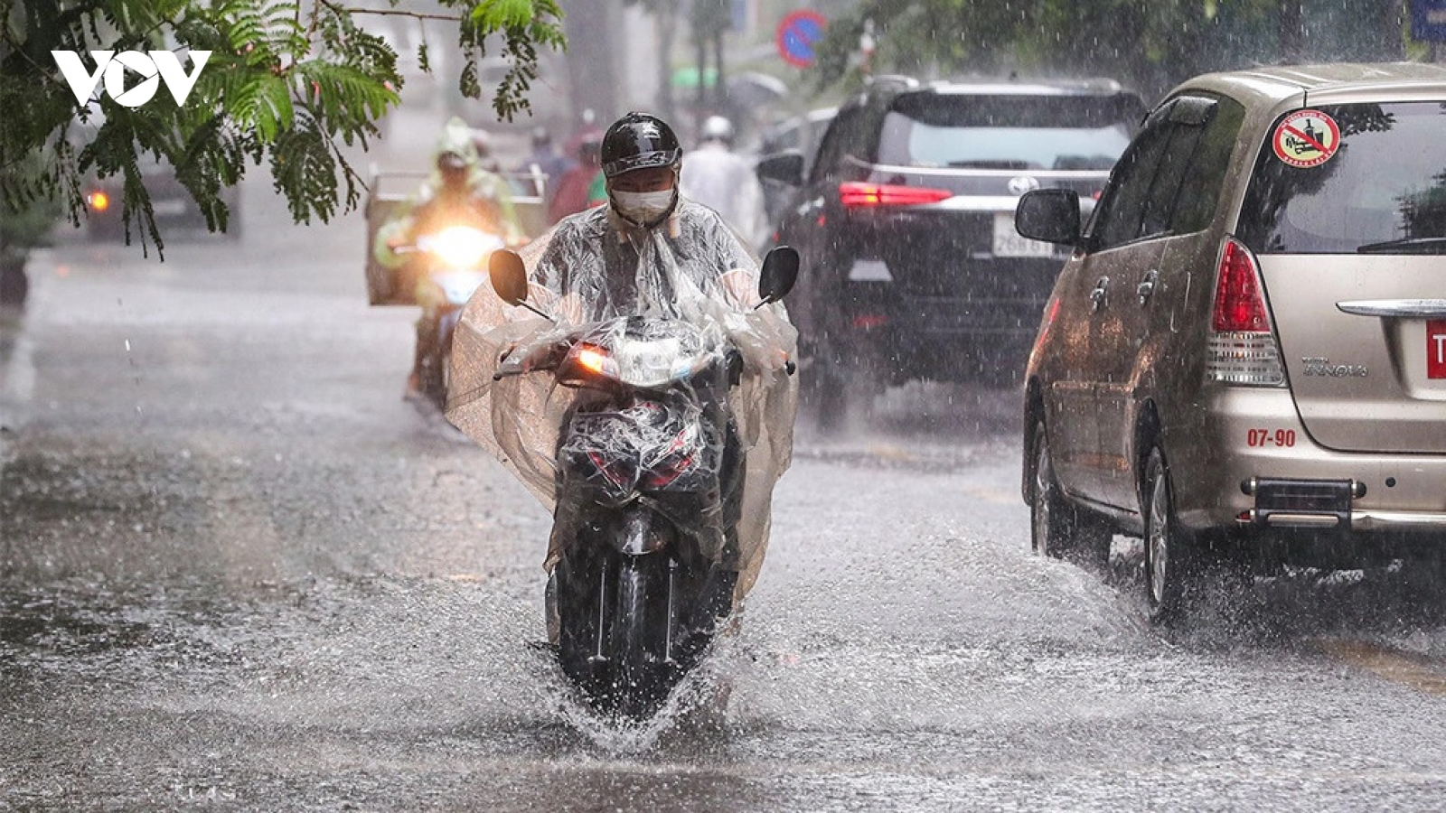Thời tiết hôm nay 28/7: Bắc Bộ nắng nóng cục bộ, chiều tối có mưa to và dông