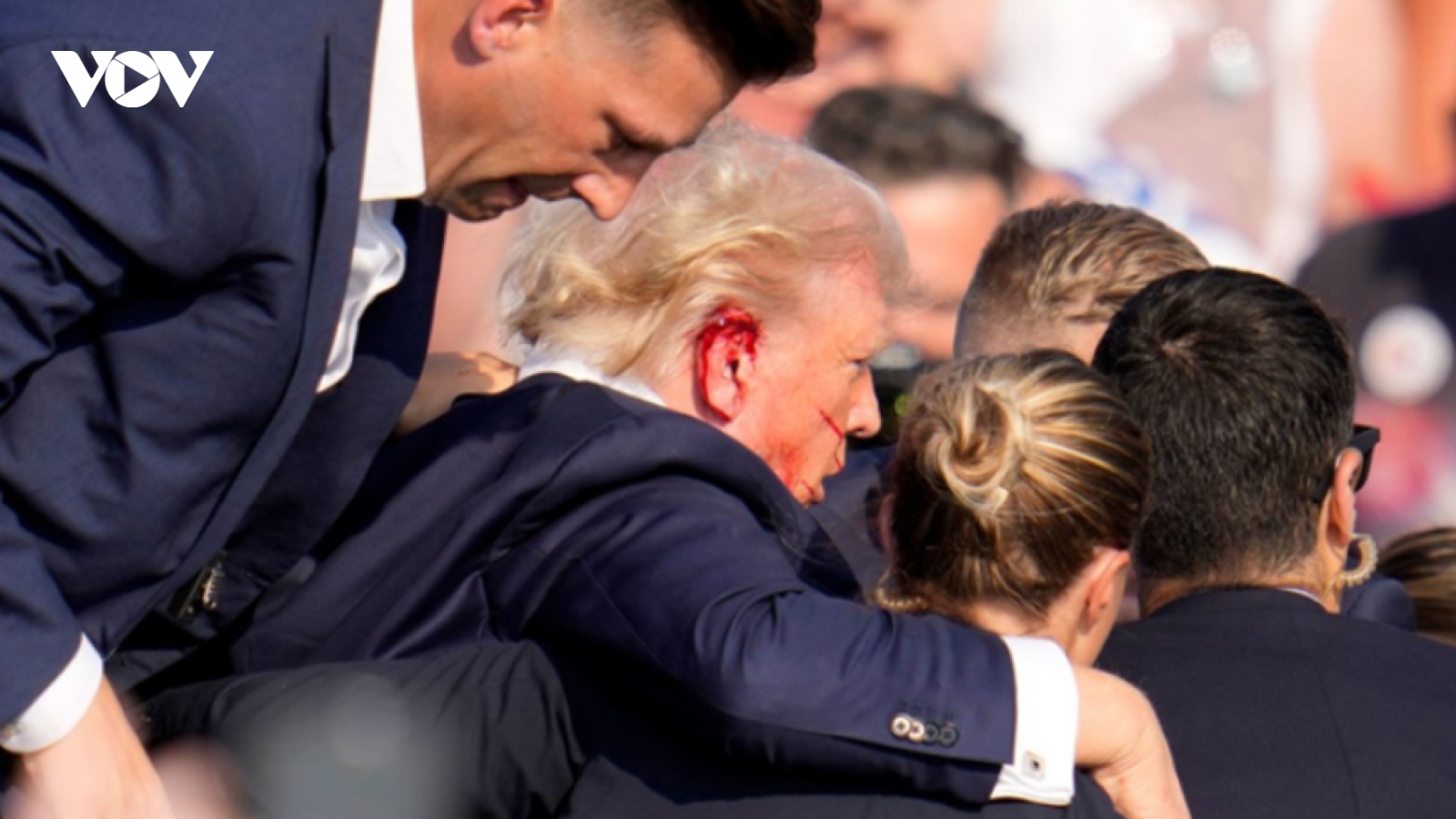 Cựu Tổng thống Trump xuất viện