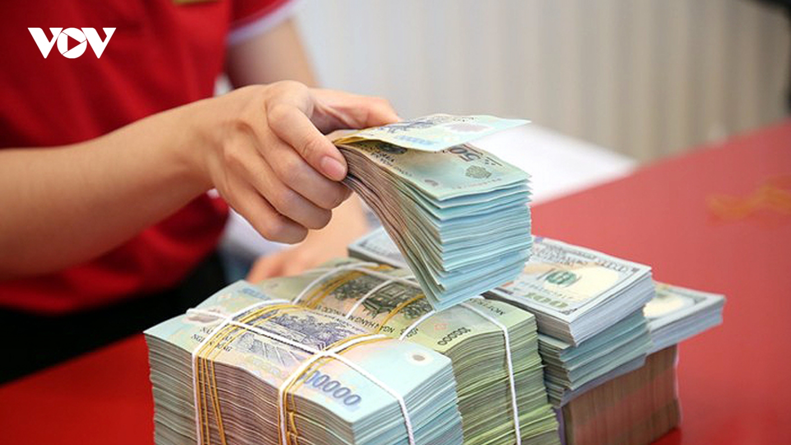 Vì sao khó vay ngân hàng mua bất động sản dù lãi suất thấp?
