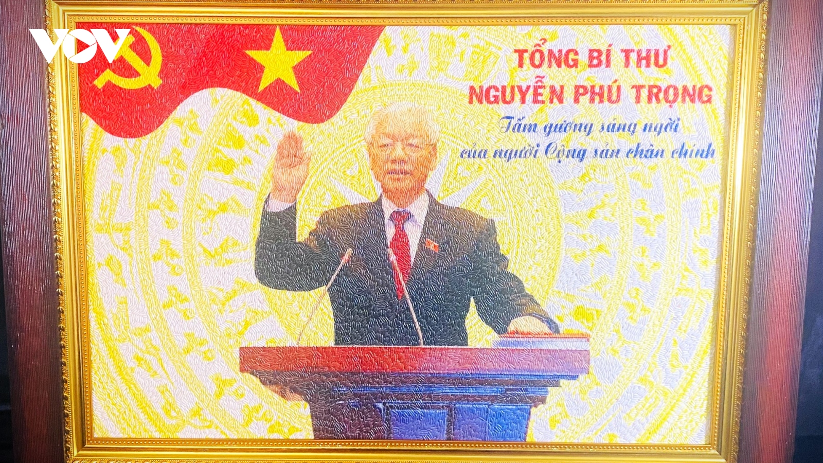 Thanh niên Cần Thơ làm tranh gạo khắc ghi lời dạy của Tổng Bí thư Nguyễn Phú Trọng
