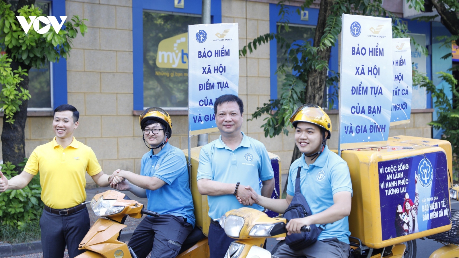 Ra quân vận động, tuyên truyền người tham gia BHXH tự nguyện, BHYT hộ gia đình