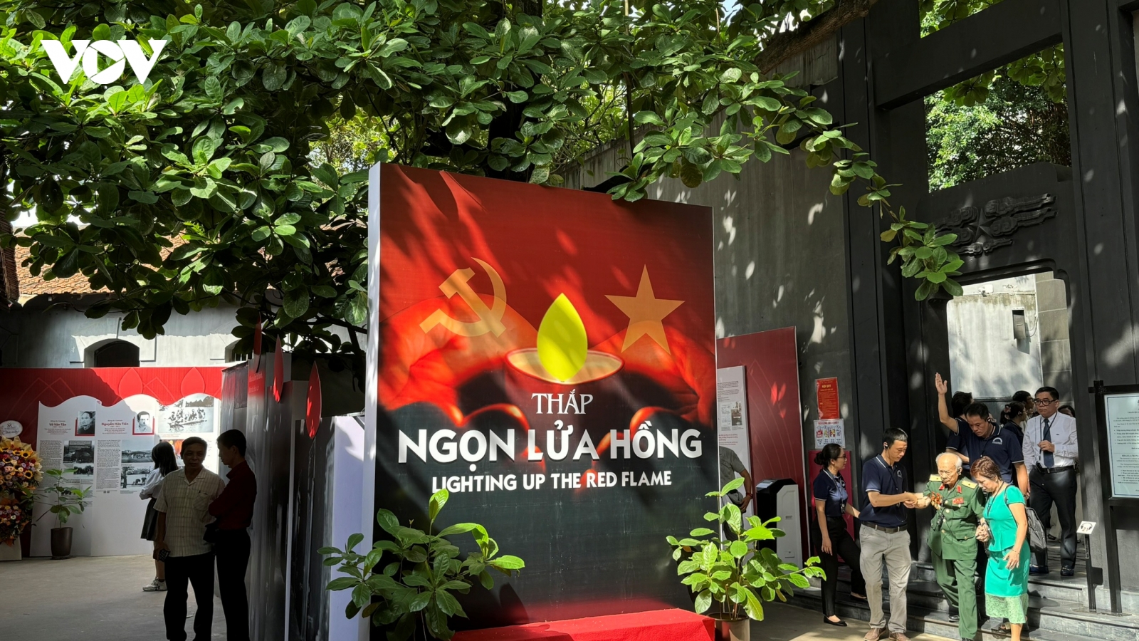 Di tích Nhà tù Hỏa Lò ra mắt trưng bày chuyên đề “Thắp ngọn lửa hồng”