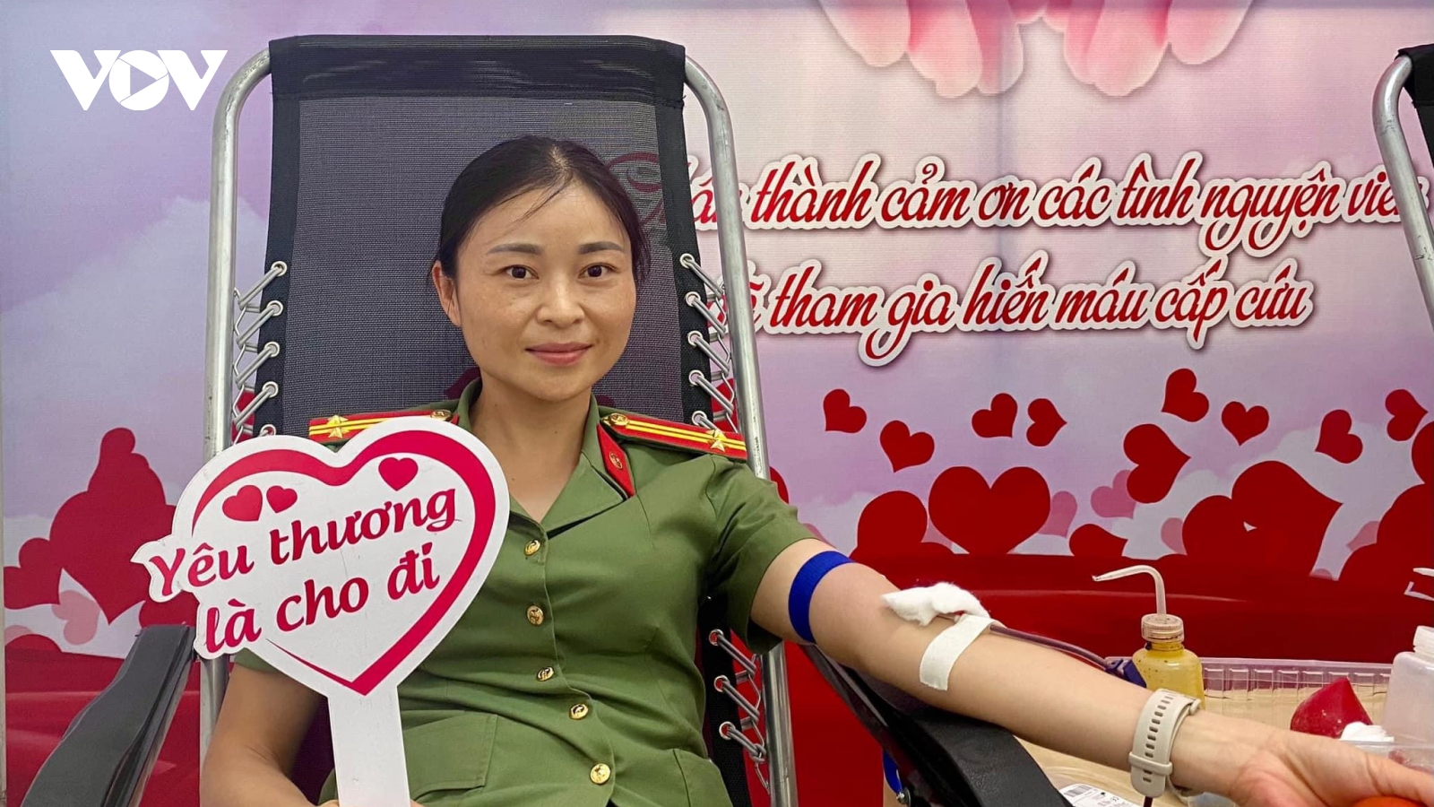 Đoàn viên thanh niên hiến máu cứu sản phụ qua cơn nguy kịch