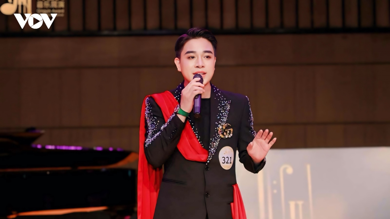 Hát opera bằng giọng phi giới tính, Trần Tùng Anh đoạt giải đặc biệt
