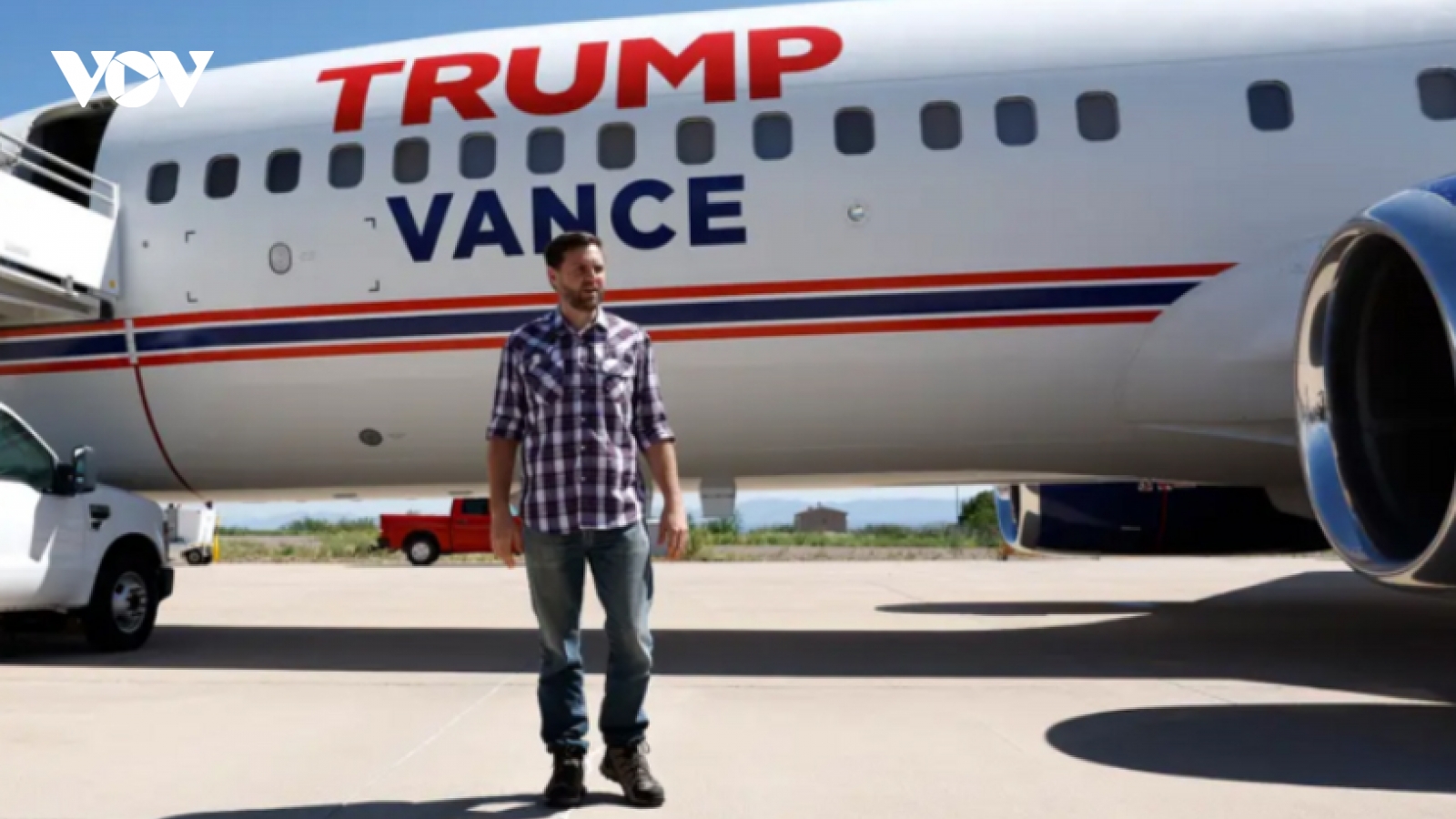 Máy bay chở ứng viên Phó tổng thống của ông Trump gặp sự cố trên không