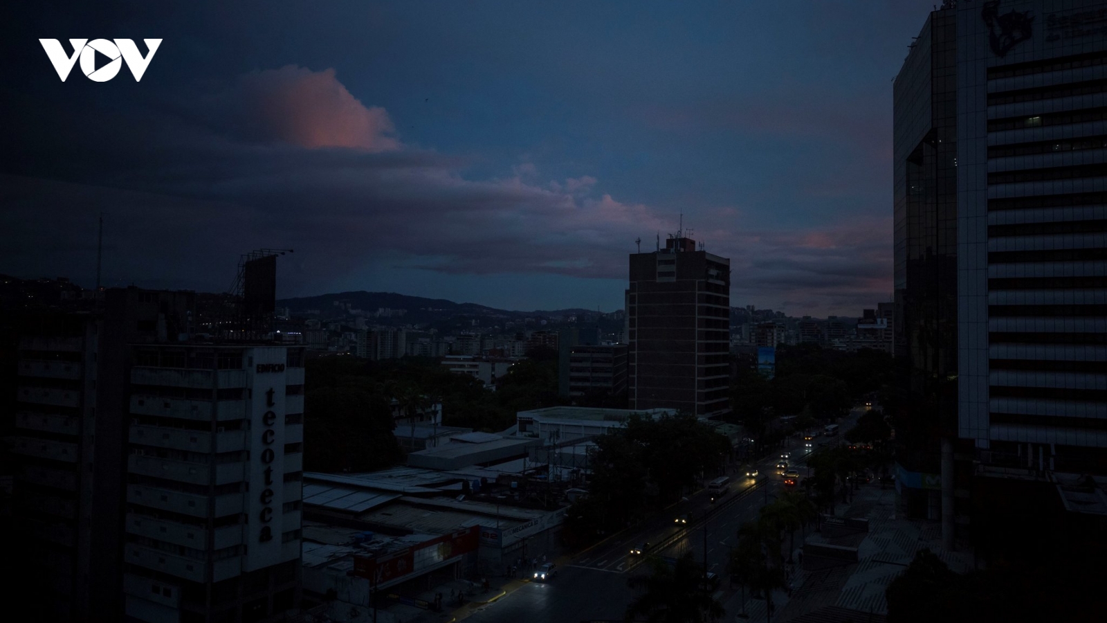 Venezuela có điện trở tại một số khu vực sau khi mất điện diện rộng toàn quốc