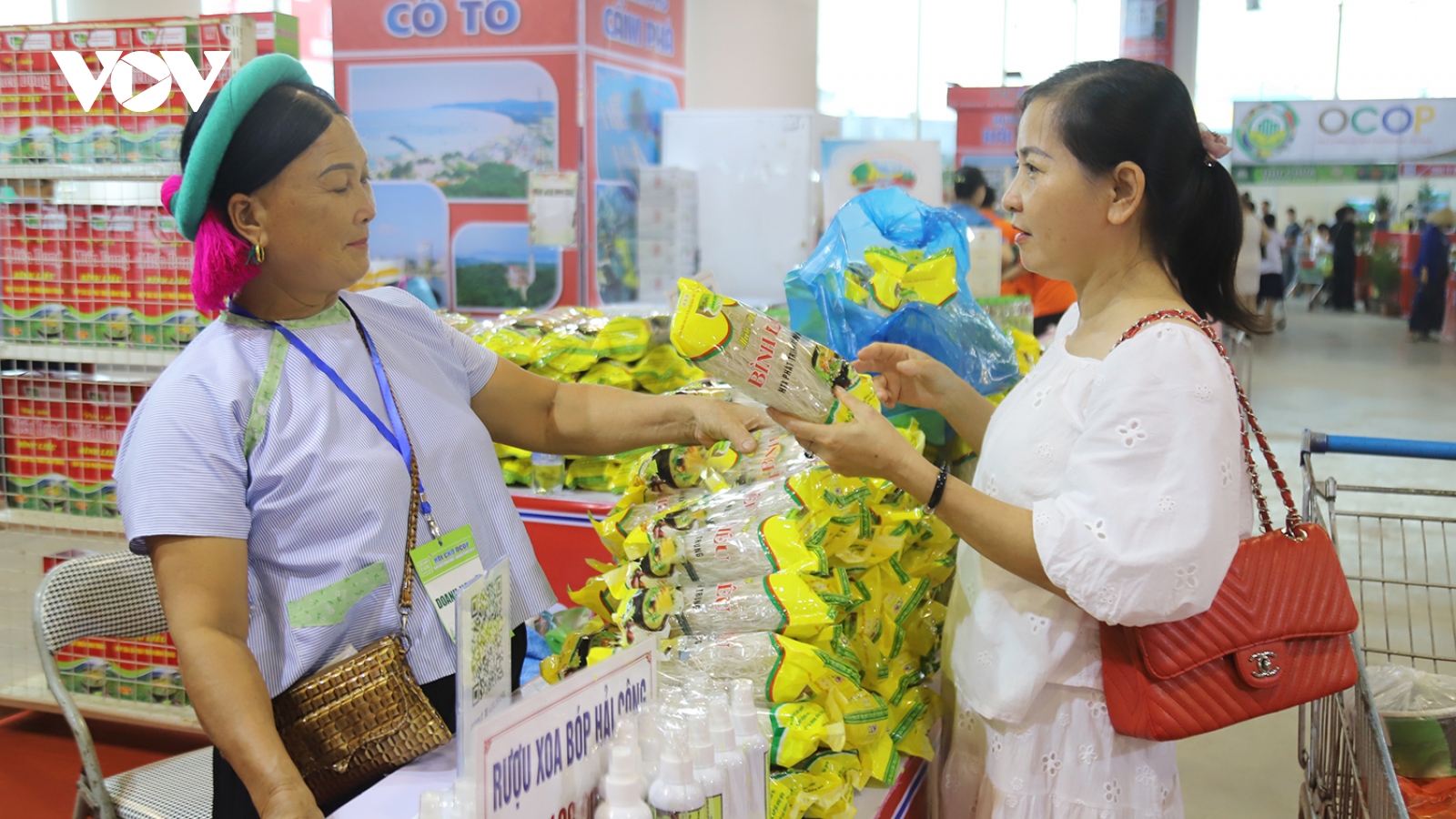 Hội chợ OCOP Quảng Ninh: Phó Chủ tịch tỉnh lên livetream gọi “chốt đơn”