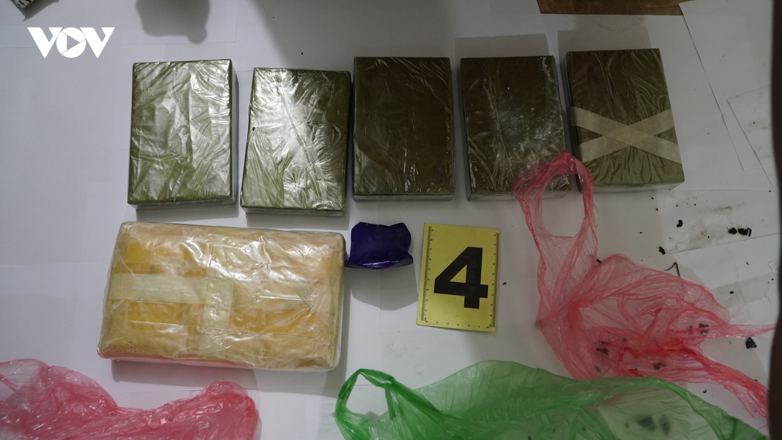 Bắt giữ 6 đối tượng mua bán, vận chuyển 5 bánh heroin và 6.000 viên ma túy tổng hợp