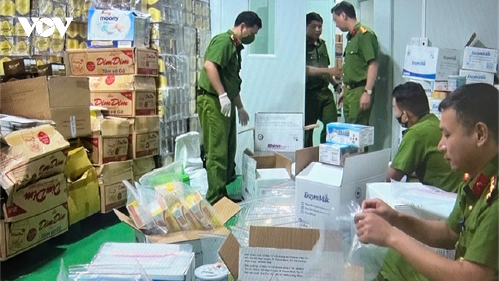 Khởi tố, bắt tạm giam một tổng giám đốc buôn bán hàng giả