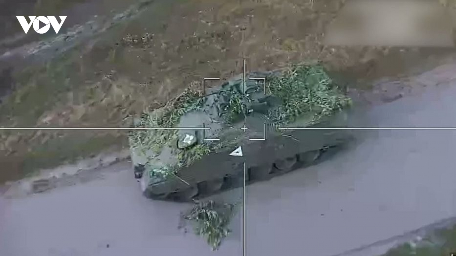 Cận cảnh UAV tự sát của Nga lao thẳng xuống, làm nổ tung thiết giáp Ukraine