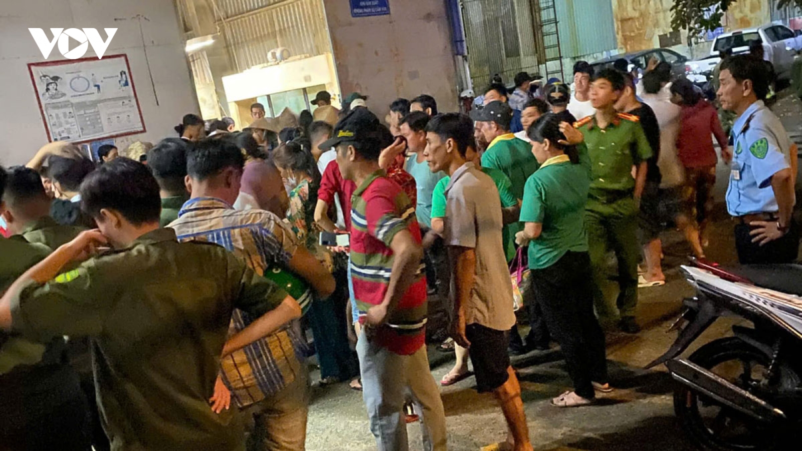 Vì sao hàng chục công nhân ở Bình Dương ngưng việc tập thể?