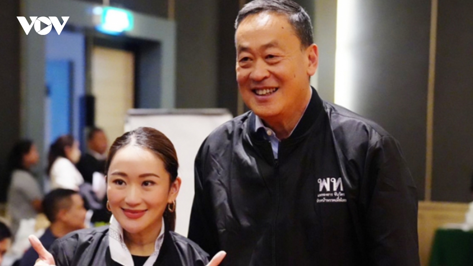 Nữ Thủ tướng trẻ nhất Thái Lan: Vừa sinh con, chăm hoạt động mạng xã hội