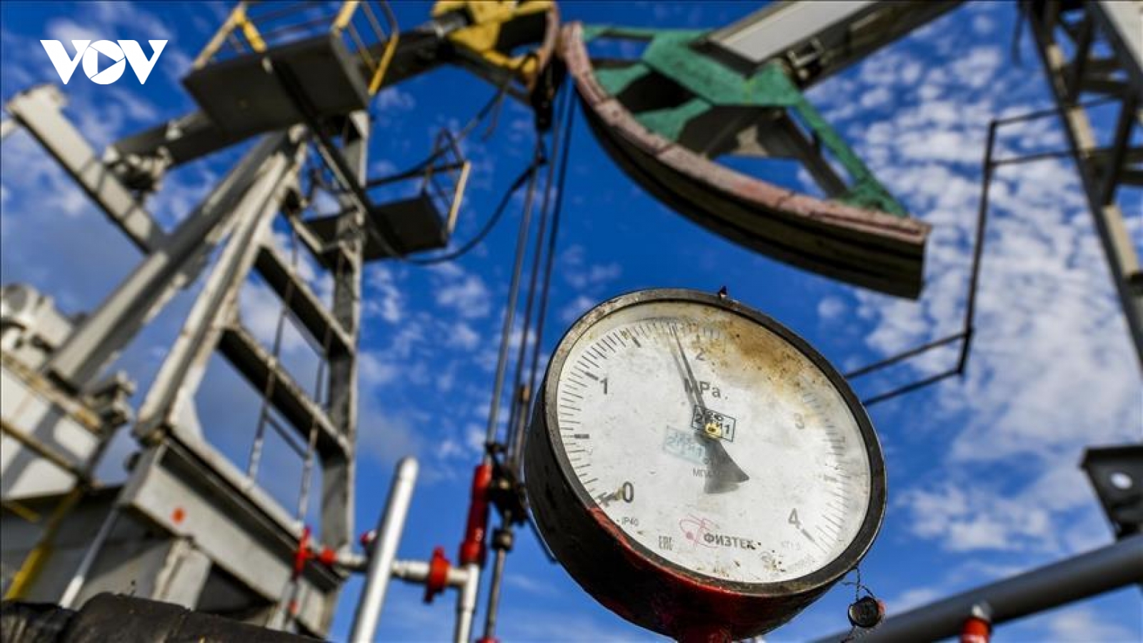 EU kêu gọi Hungary và Slovakia cắt giảm phụ thuộc vào dầu mỏ của Nga