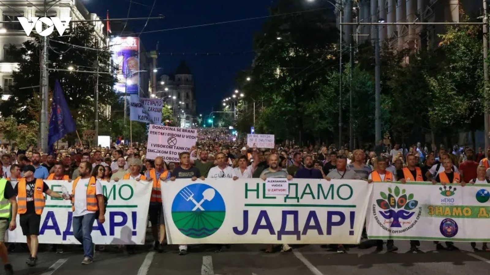 Hàng ngàn người biểu tình ở Serbia phản đối dự án khai thác lithium