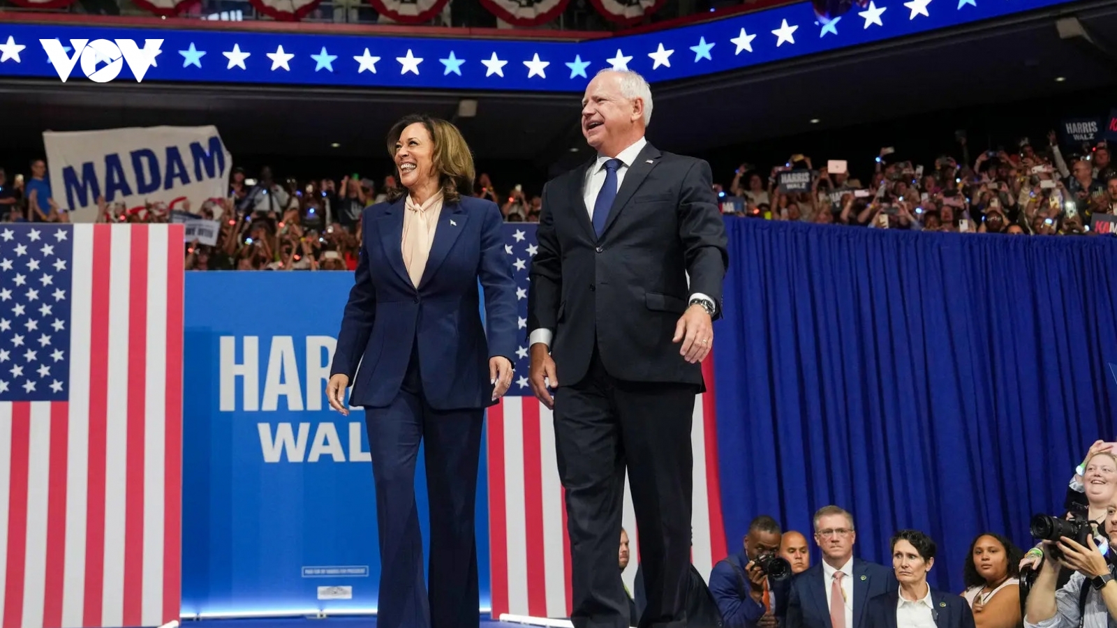 Bà Harris vừa công bố phó tướng, bộ đôi Trump-Vance lập tức phản công