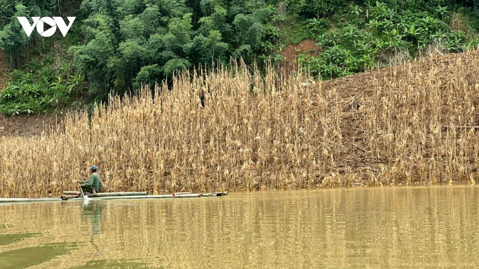 Một tháng sau lũ, thung lũng Bom Bay, Sơn La vẫn ngập trong nước