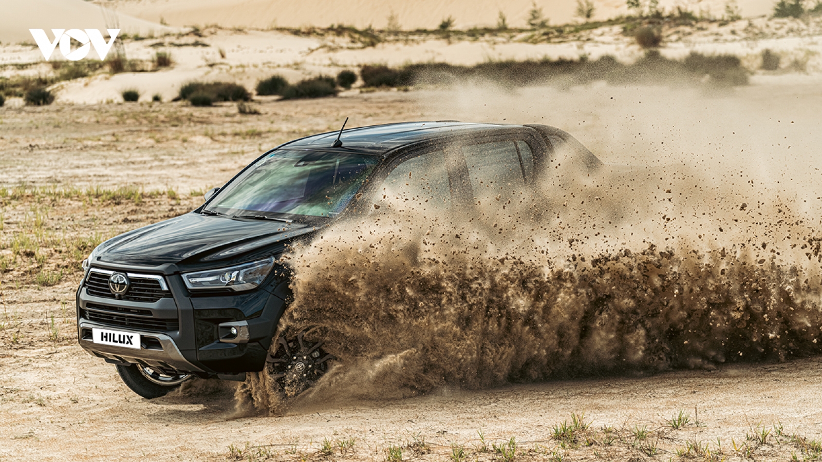 Toyota Hilux: Bán tải "lì lợm" chinh phục mọi địa hình