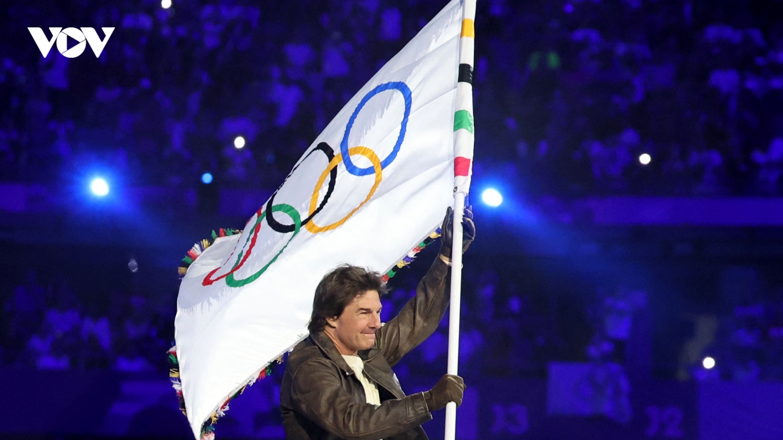 Bế mạc Olympic Paris 2024: Tom Cruise xuất hiện như phim hành động nhận lá cờ Olympic