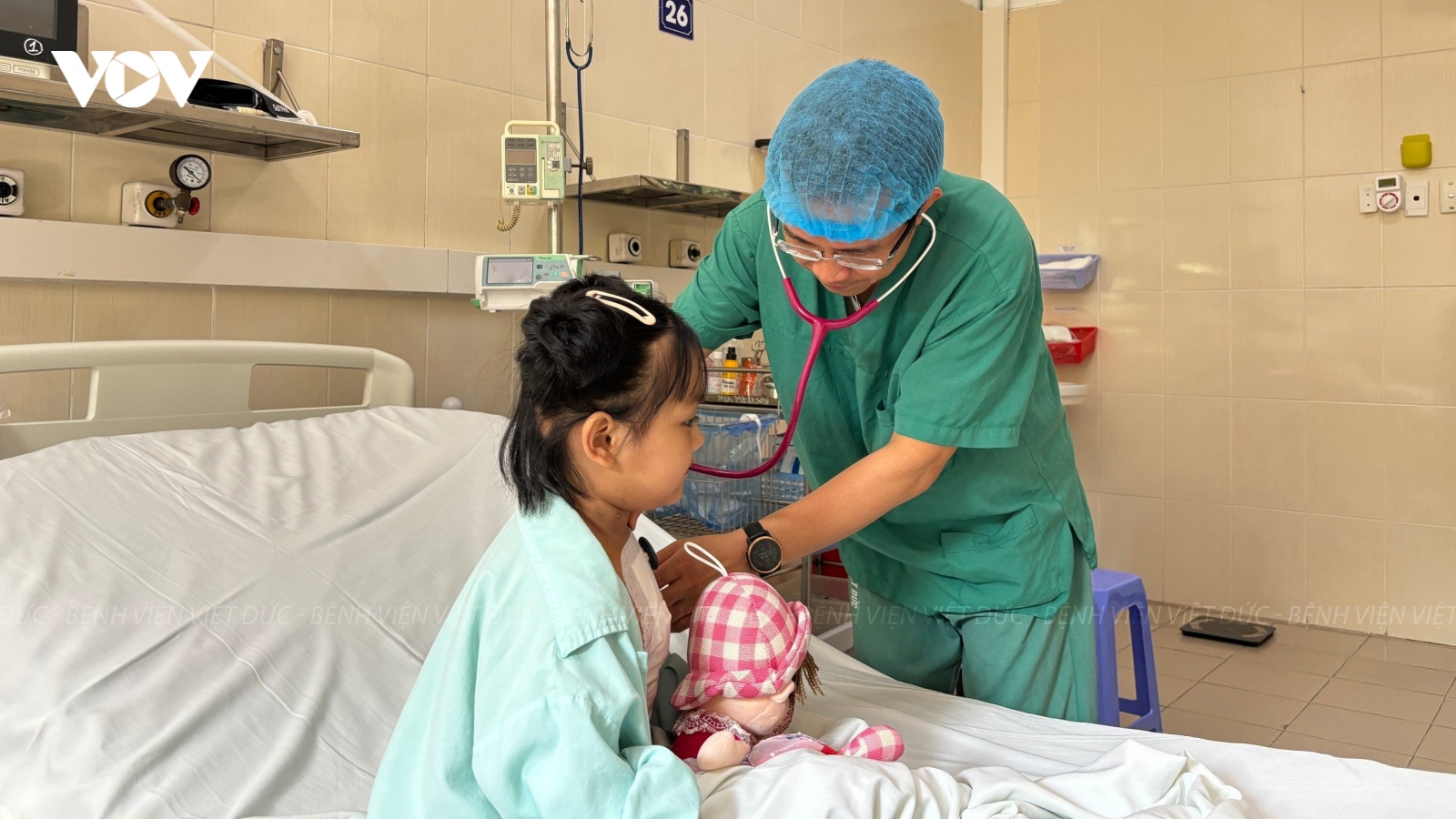 Hồi sinh sự sống diệu kỳ cho bé gái 7 tuổi bị suy tim giai đoạn cuối