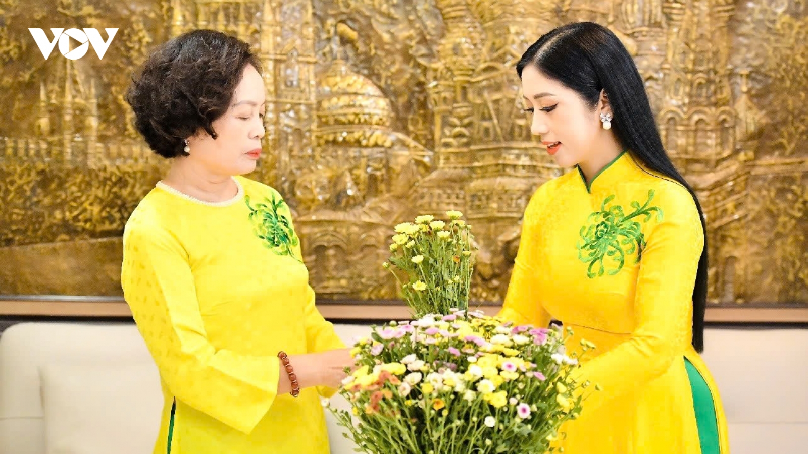 NSƯT Phương Nga Sao Mai dành tặng các mẹ món quà đặc biệt mùa Vu Lan