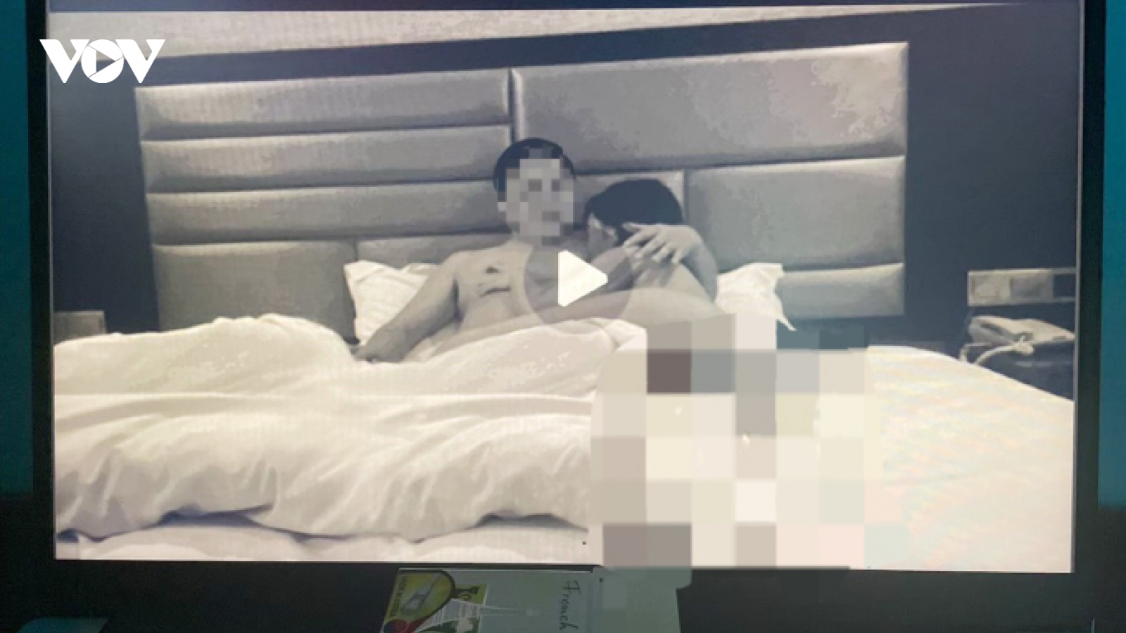 Thủ đoạn lừa đảo tống tiền những người có địa vị, tiền bạc bằng clip sex