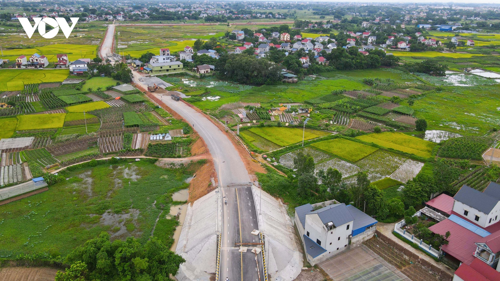 Cầu 540 tỷ đồng nối Bắc Giang - Thái Nguyên thiếu đường dẫn