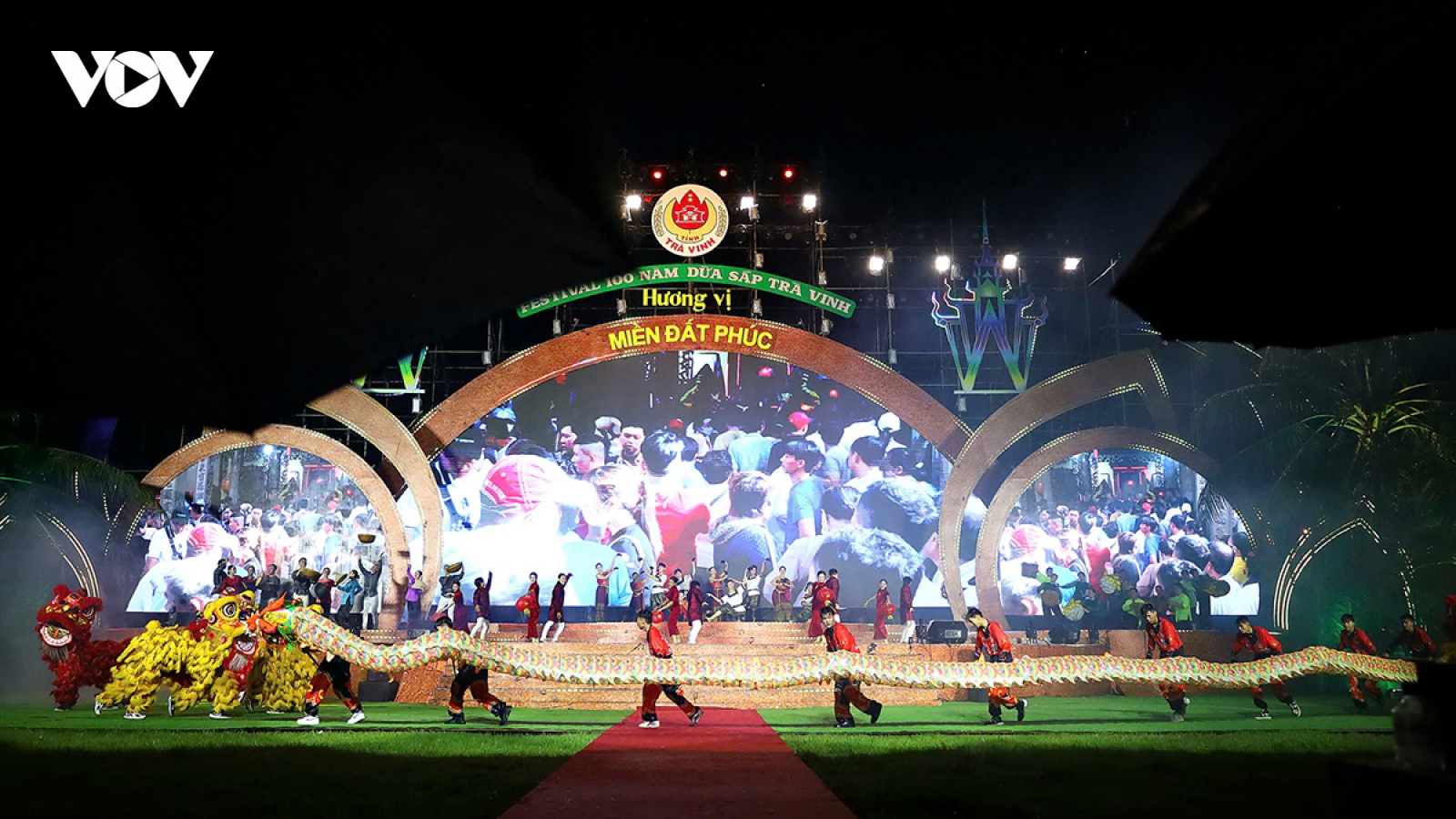 Khai mạc Festival tôn vinh đặc sản Dừa sáp tròn 100 năm “bén duyên” với Trà Vinh