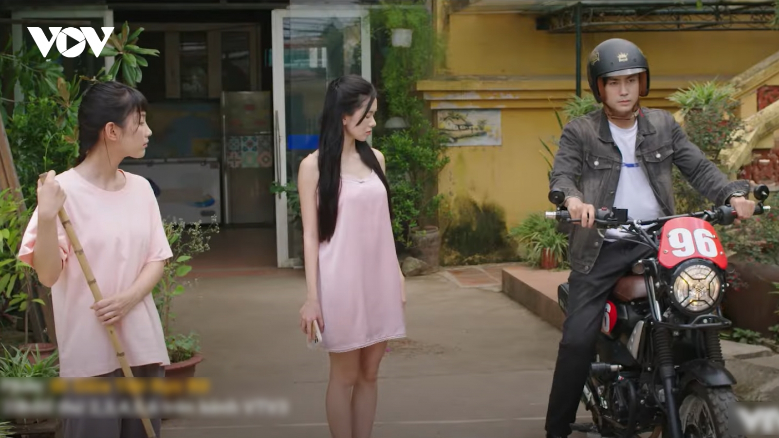 "Đi giữa trời rực rỡ" tập 16: Chải lần đầu xuống Hà Nội, Pu gặp lại Thái