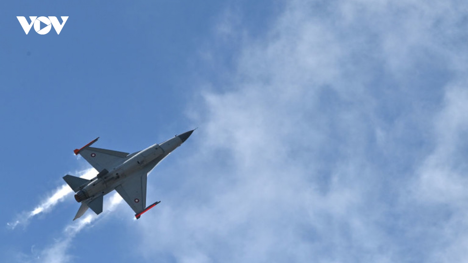 Hé lộ hình ảnh tiêm kích F-16 chính thức xuất hiện trên bầu trời Ukraine
