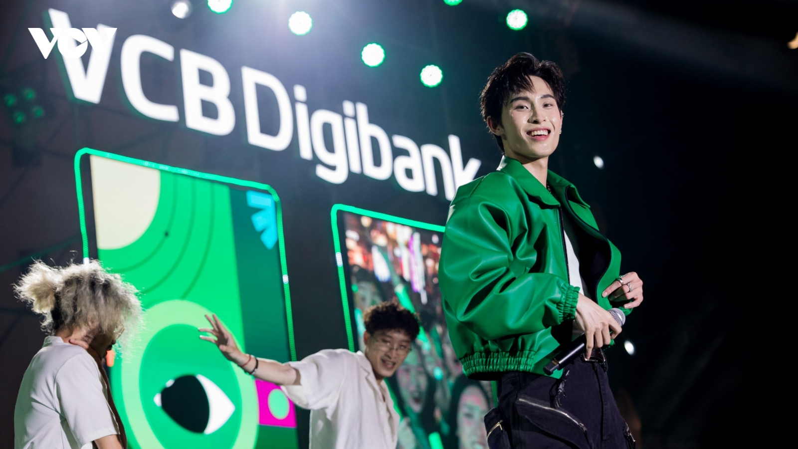 Bùng nổ với màn trình diễn "Bật chất YouPro" tại chuỗi sự kiện của VCB Digibank