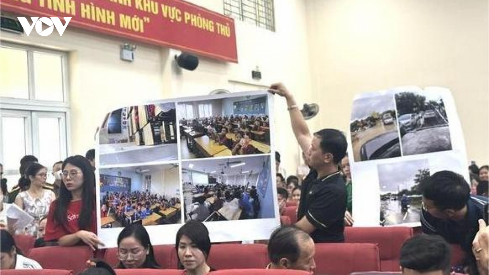 Vụ phụ huynh "vây" trường ở Tây Mỗ: Có hay không bưng bít thông tin tách trường?