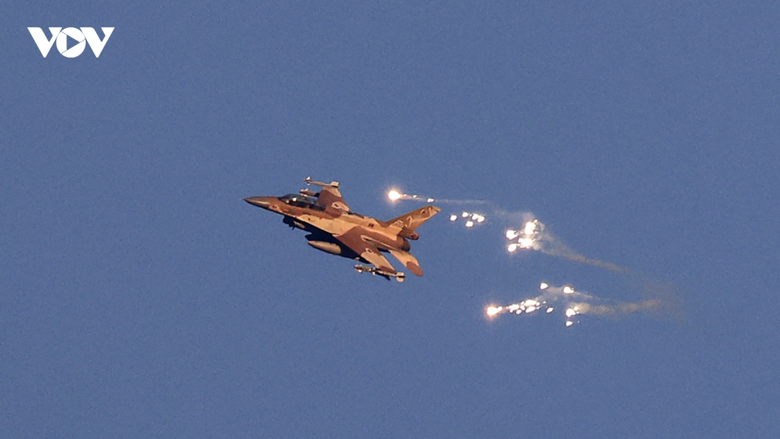 Israel mở thêm nhiều cuộc không kích vào Lebanon; Iran quyết tâm trả đũa