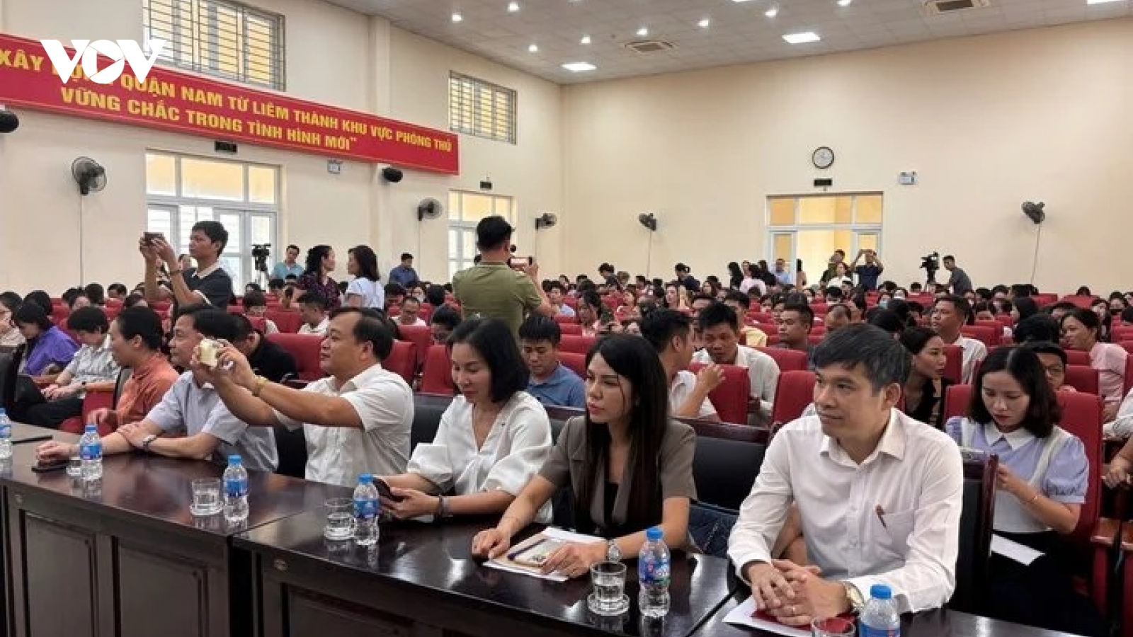 Vụ phụ huynh "vây" trường ở Tây Mỗ: Phòng GD&ĐT hẹn thông báo kết quả ngày 27/8