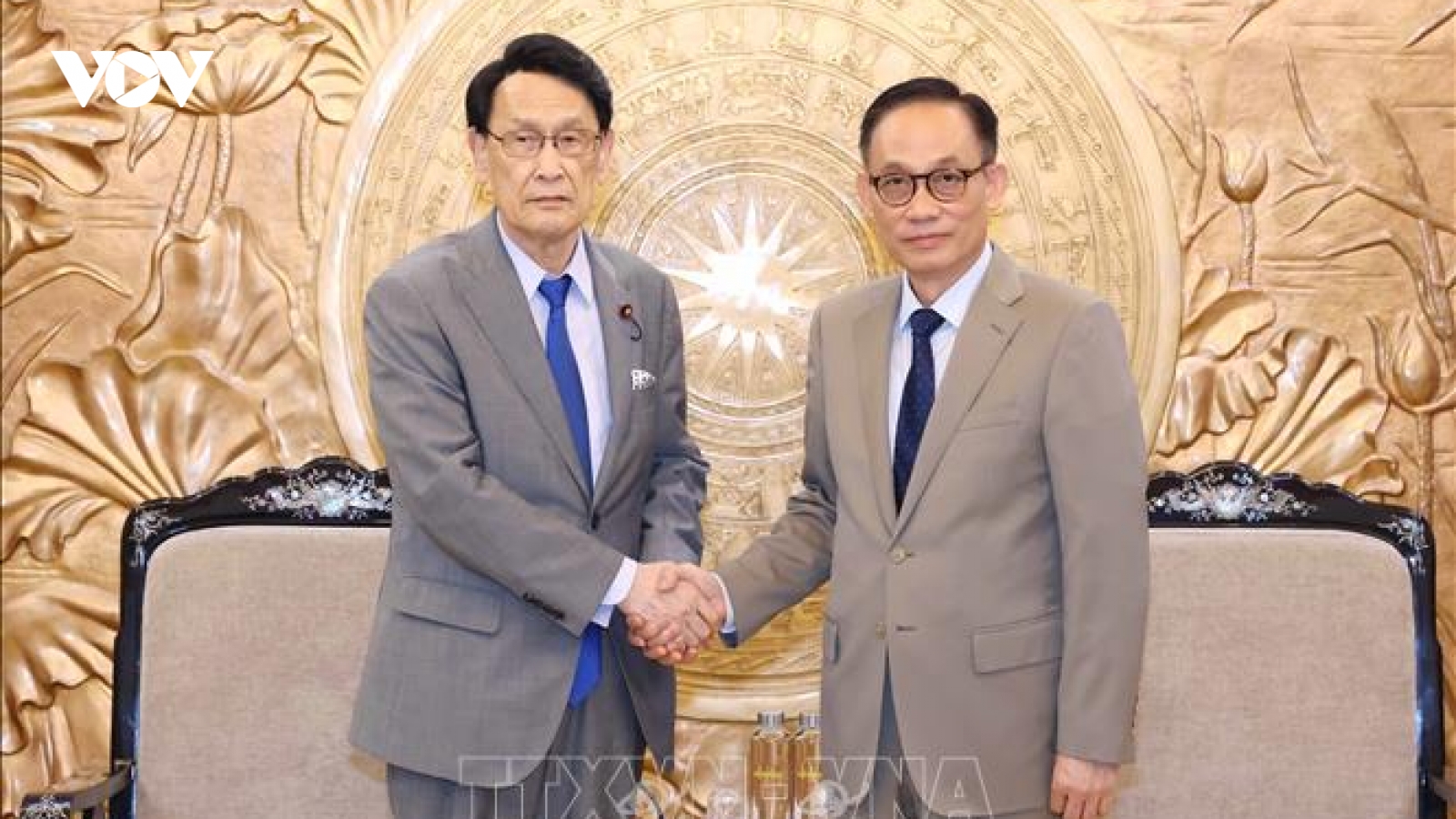 Ông Lê Hoài Trung tiếp Trưởng Ban Nghiên cứu chính sách Đảng LDP Nhật Bản