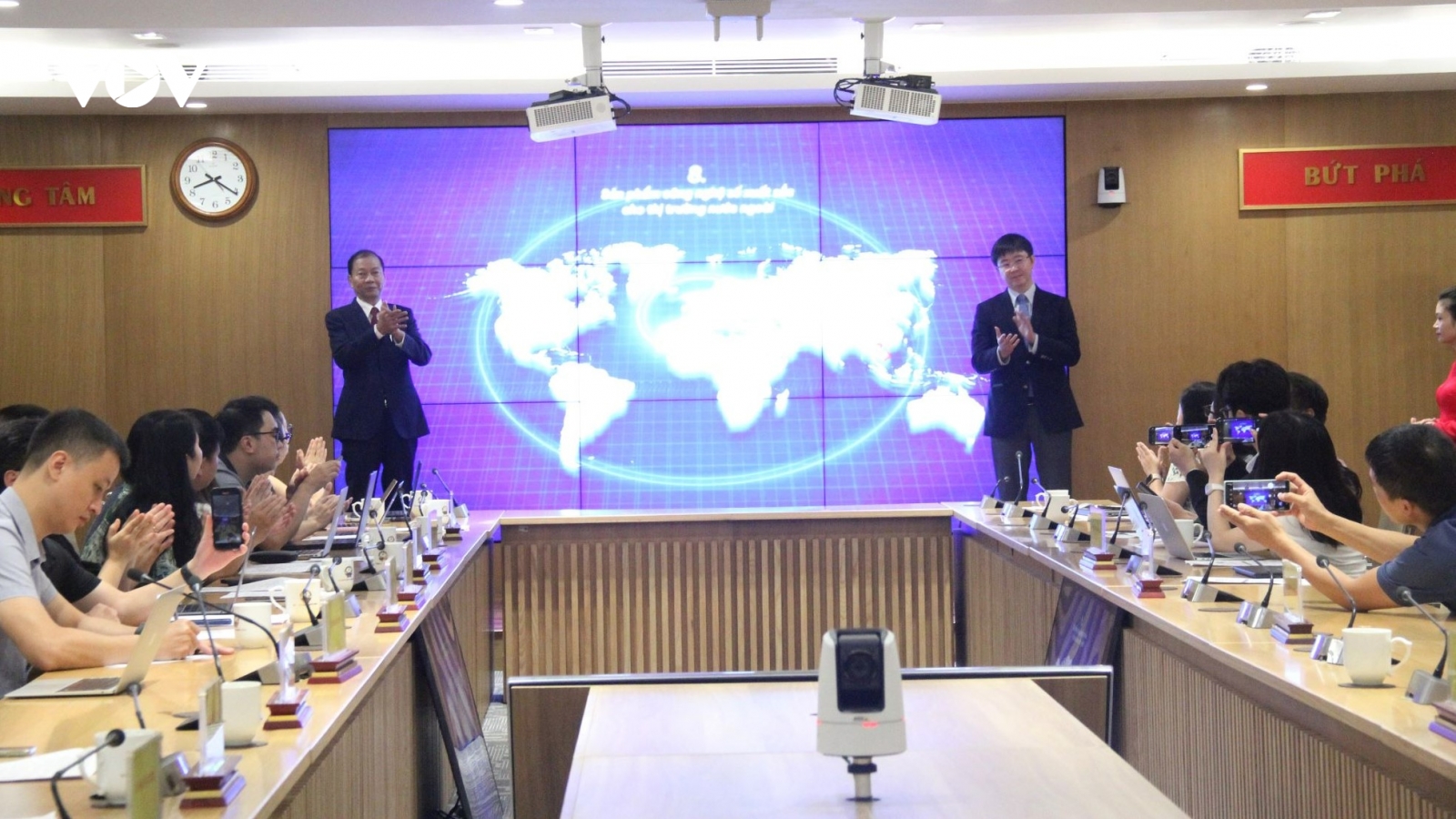Giải thưởng Make in Vietnam 2024 tôn vinh các sản phẩm AI, Bigdata, IoT, bán dẫn