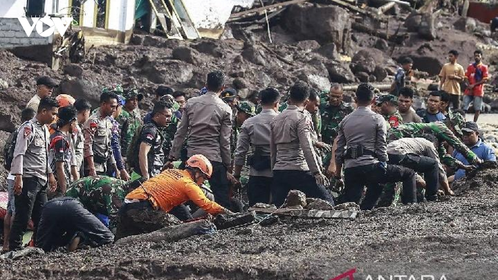 Lũ quét khiến 14 người thiệt mạng, Indonesia ban bố tình trạng khẩn cấp
