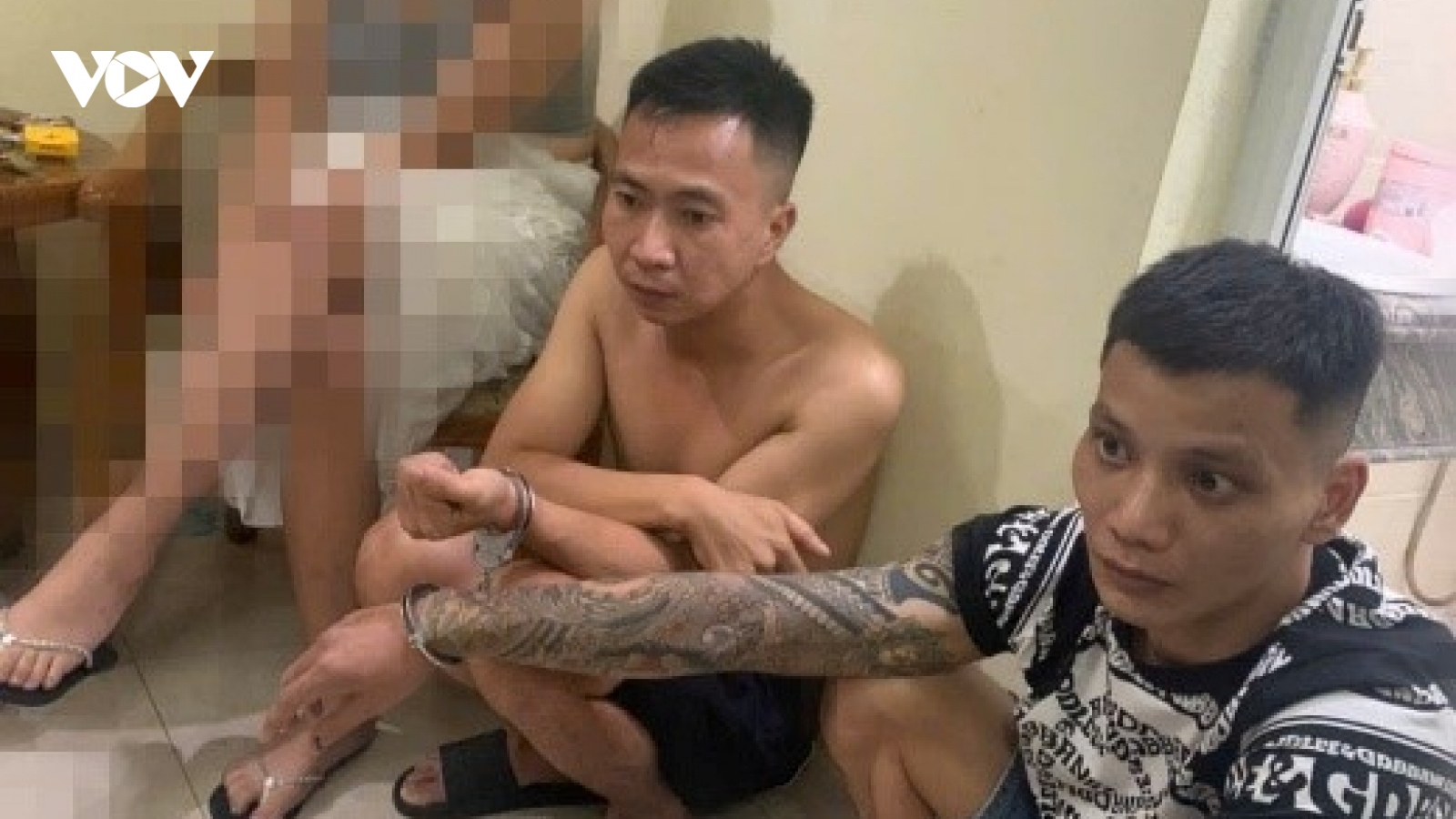 Tạm giữ hình sự các đối tượng tổ chức cho trẻ em sử dụng chất ma tuý