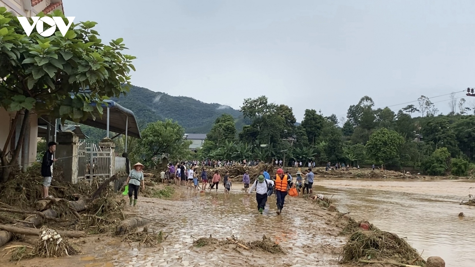 Đảm bảo sức khoẻ, phòng dịch bệnh cho người dân vùng lũ Sơn La