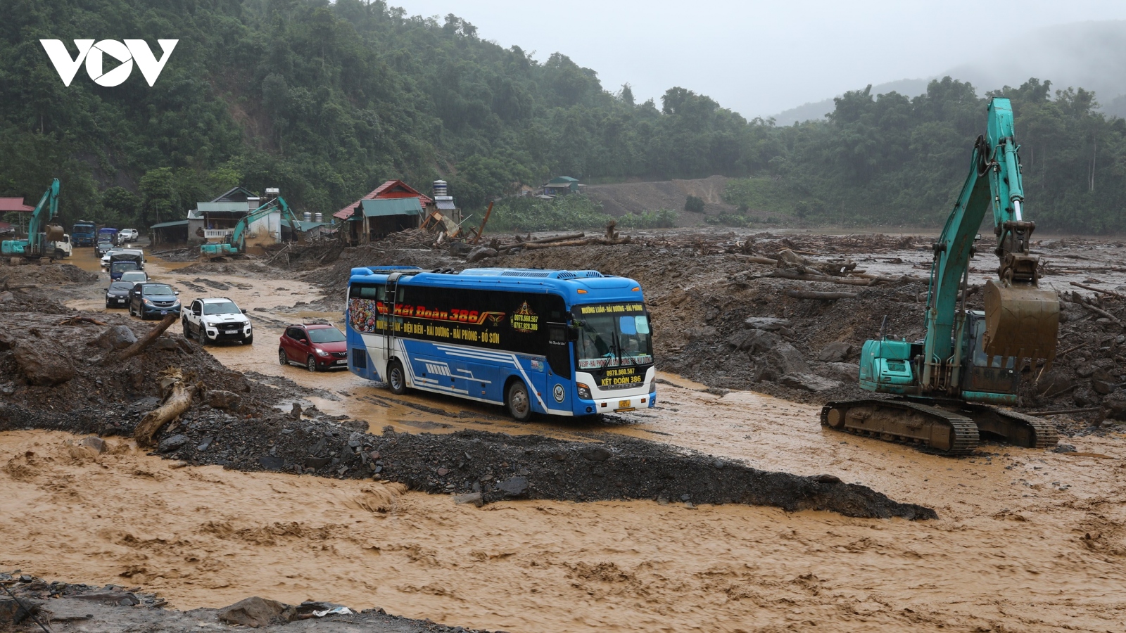Nỗ lực đảm bảo giao thông sau mưa lũ tại Điện Biên