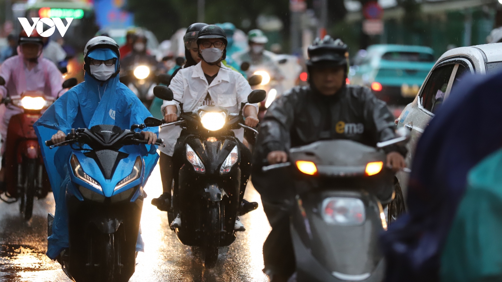 Mưa dai dẳng nhưng nhiều “điểm đen” kẹt xe ở TP.HCM thông thoáng lạ thường