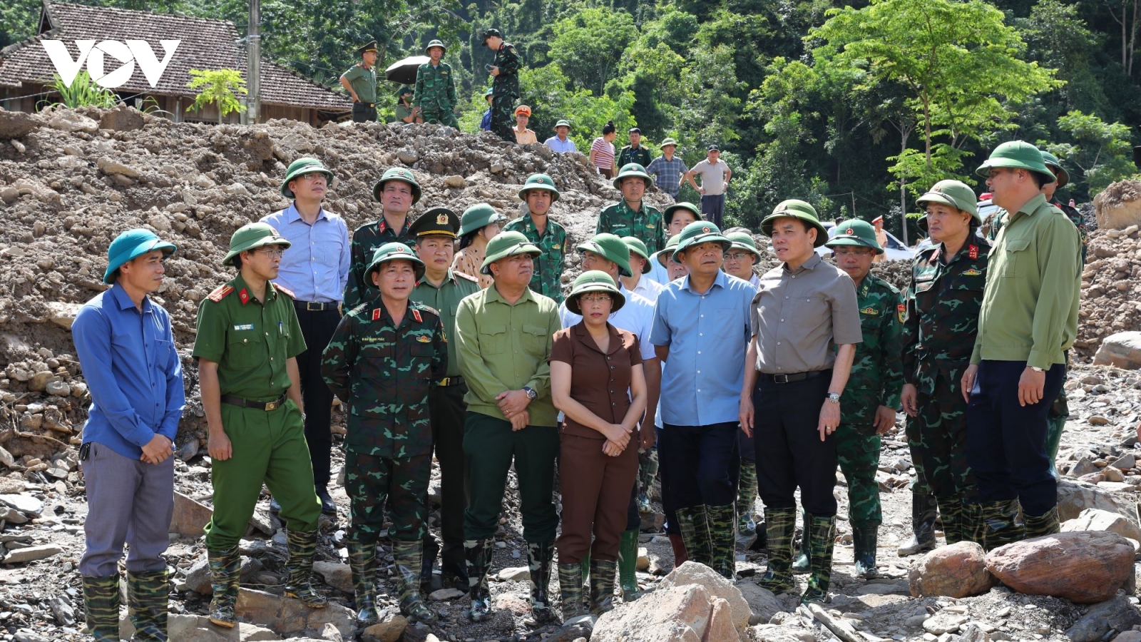 Phó Thủ tướng Trần Lưu Quang kiểm tra việc khắc phục hậu quả lũ quét tại Mường Pồn