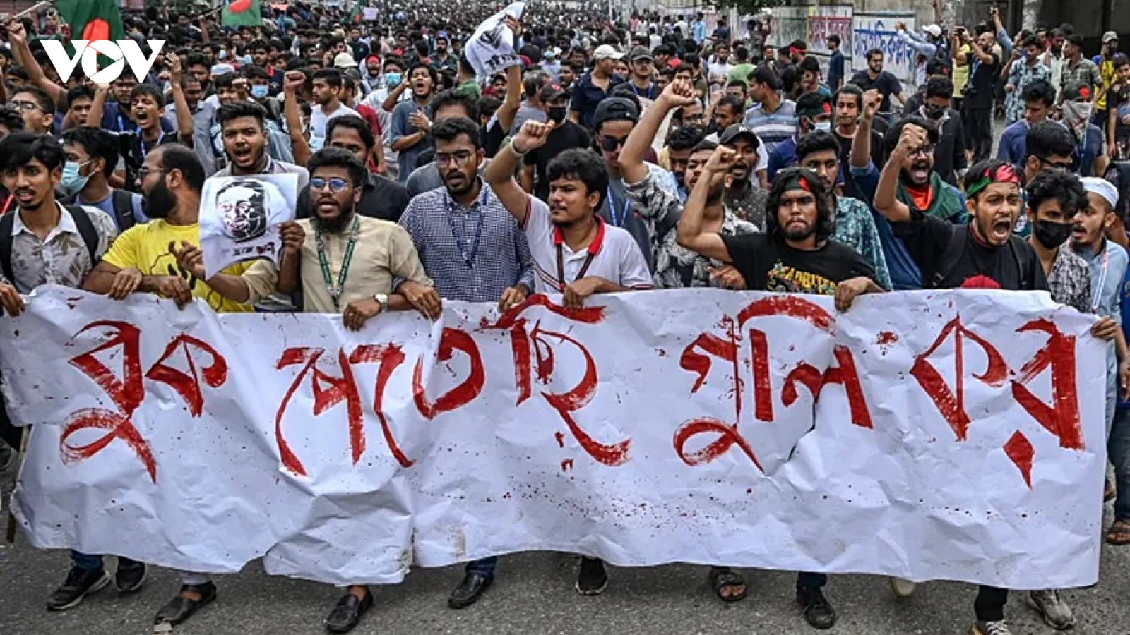 Quốc hội Bangladesh giải tán sau khi phe biểu tình ra tối hậu thư