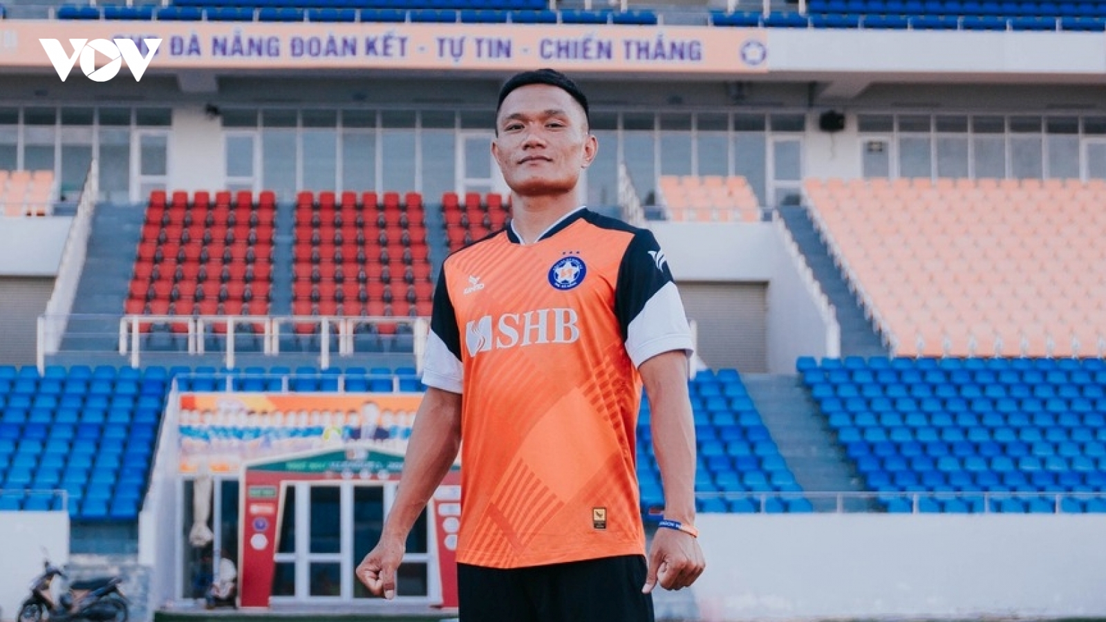 Chuyển nhượng V-League mới nhất: Đà Nẵng chiêu mộ “cơn lốc đường biên”